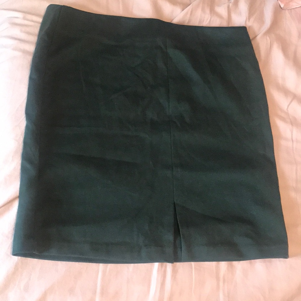Never worn ...Old navy skirt!